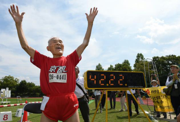 Anciano japonés bate récord mundial de 100 metros con 105 años