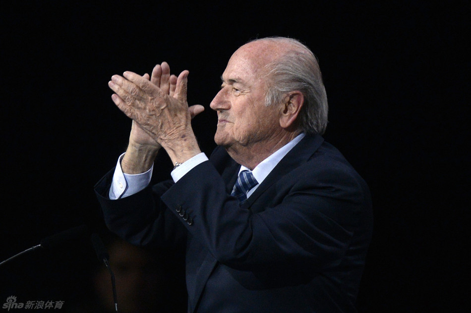 Presidente de FIFA Blatter es puesto bajo investigación penal