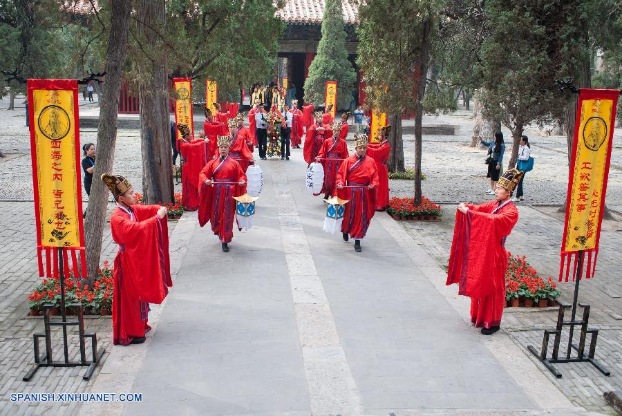 China celebra 2.566º aniversario de nacimiento de Confucio