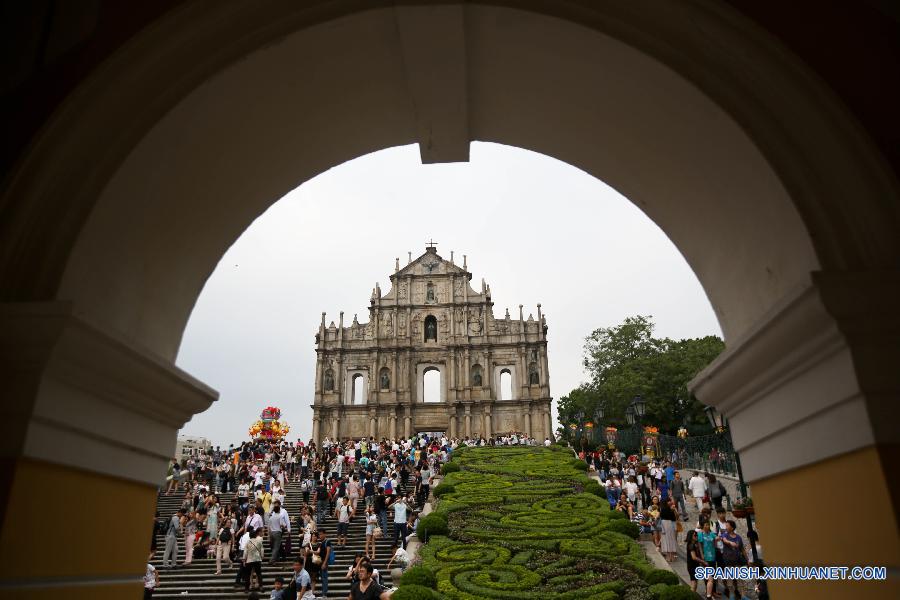 Chinos hacen más viajes durante vacaciones de Día Nacional
