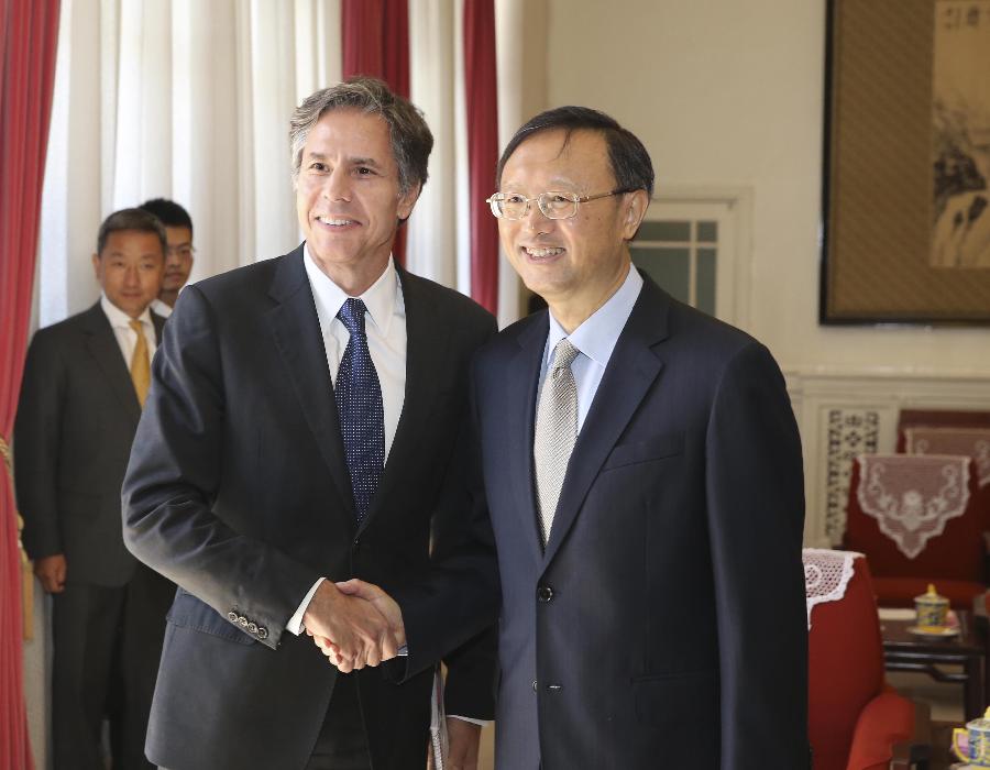 Consejero de Estado chino se reúne con subsecretario de Estado de EEUU