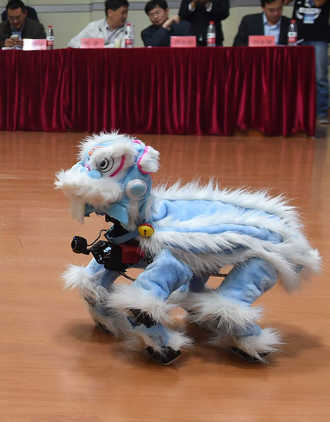 Robot de alta tecnología baila la danza del león