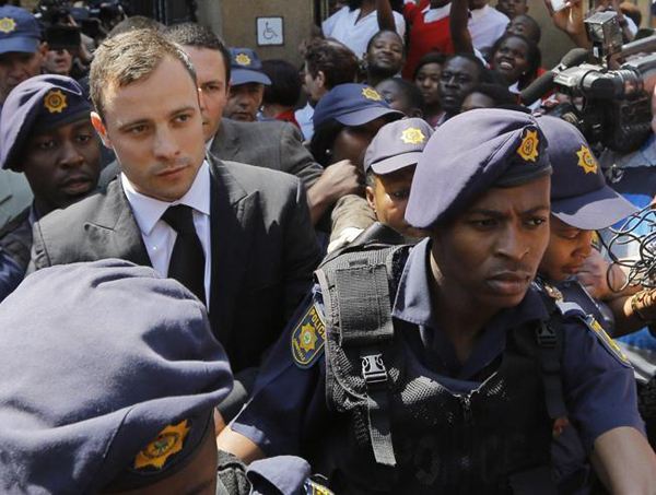 Oscar Pistorius sale de la cárcel