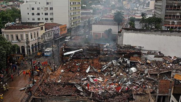 Una explosión destruye 40 viviendas en Río de Janeiro