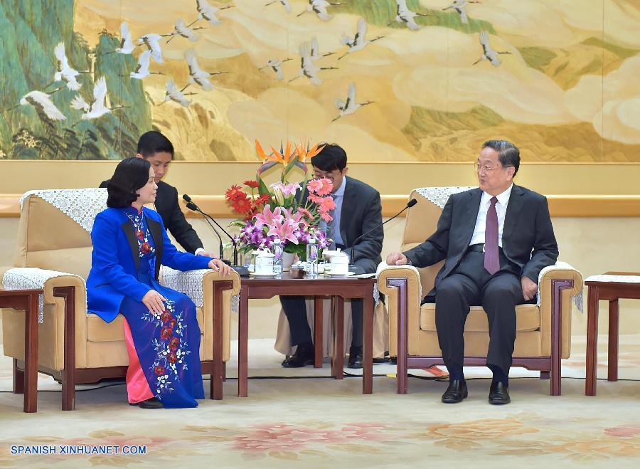 Máximo asesor político de China promete estrechar relaciones con Vietnam