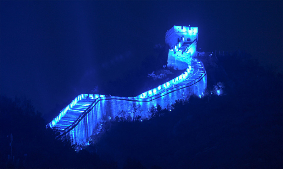 Gran Muralla conmemora con luces el 70° aniversario de la fundación de la ONU