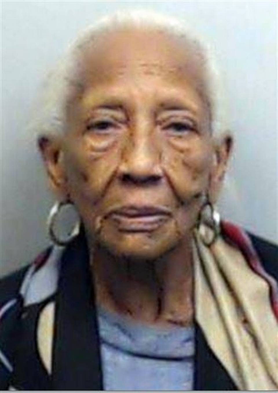 Ladrona de 85 años arrestada en centro comercial de Atlanta