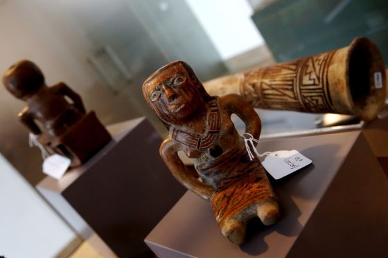 España devuelve a Ecuador 49 piezas arqueológicas precolombinas