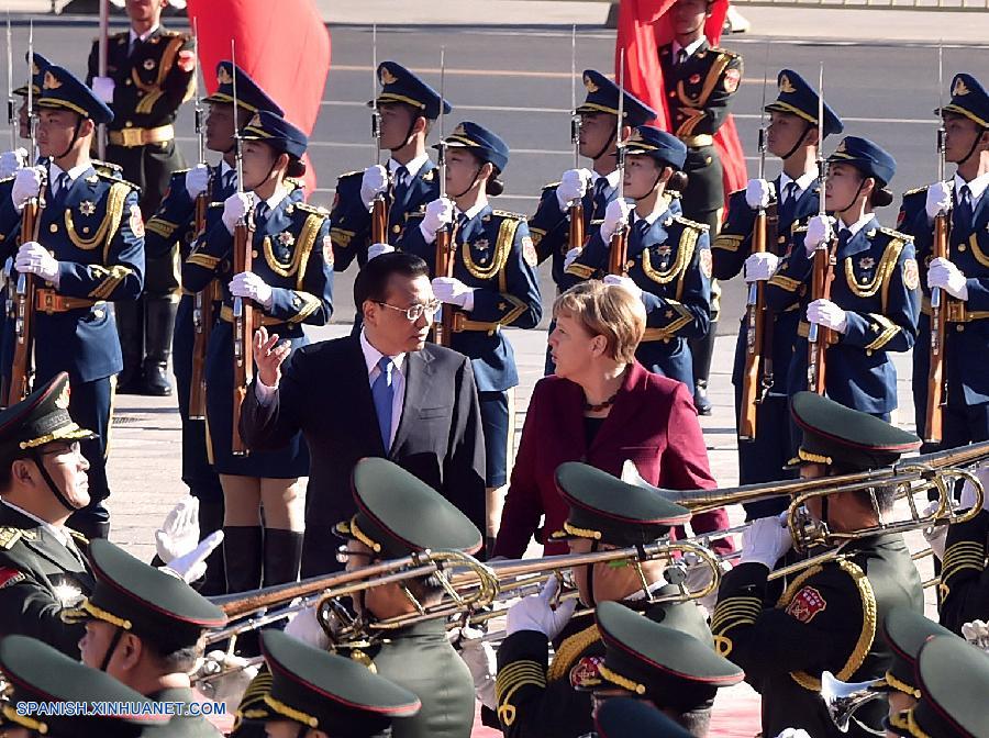 Premier chino mantiene conversaciones con canciller alemana