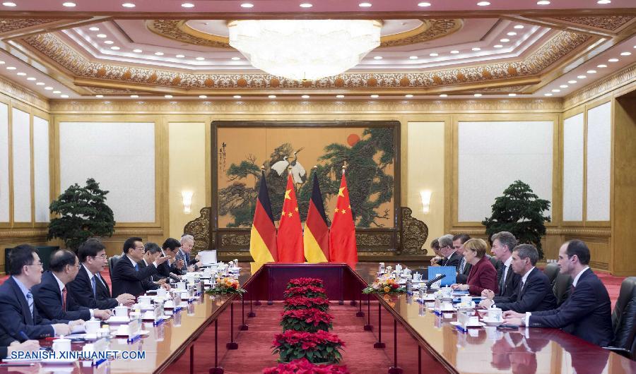 Premier chino aconseja coordinación con Alemania sobre estrategias de desarrollo