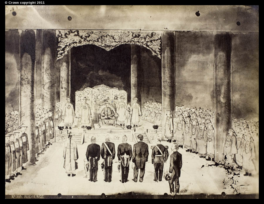 Audiencia con Tung Chih, 1873, Pekín. [Foto/Archivo Nacional, Londres]