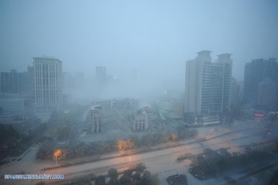 Demolido por voladura edificio de 118 metros de altura en Xi'an, China