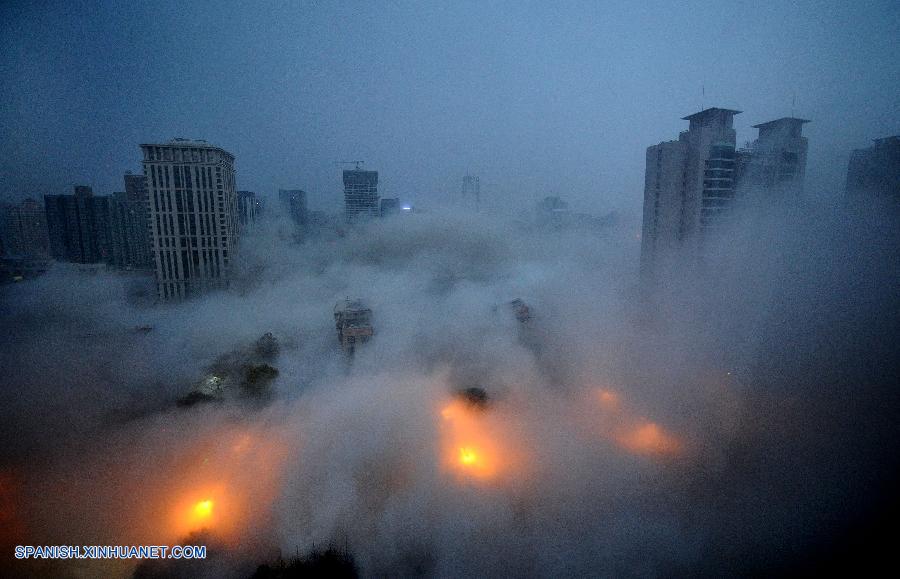 Demolido por voladura edificio de 118 metros de altura en Xi'an, China