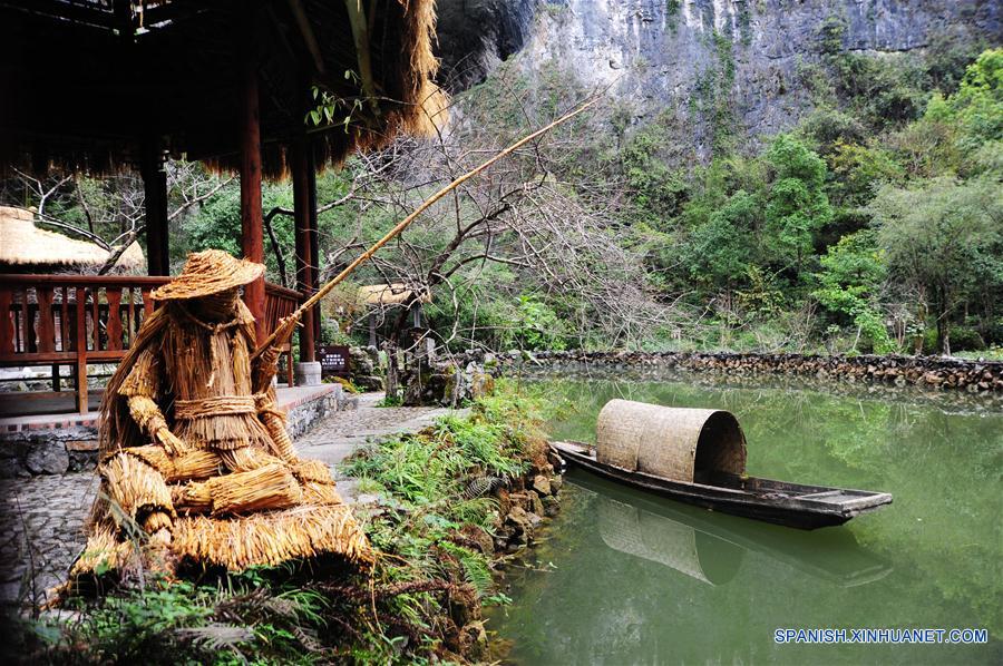 Temporada artista del espantajo se celebra en Chongqing