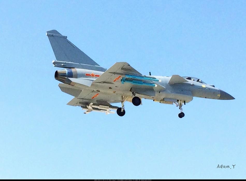 Avión de combate J-10B desarrollado por China realiza prueba de vuelo