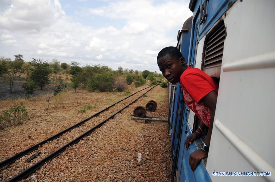 El ferrocarril Tanzania-Zambia fue construido por los dos países africanos y China.