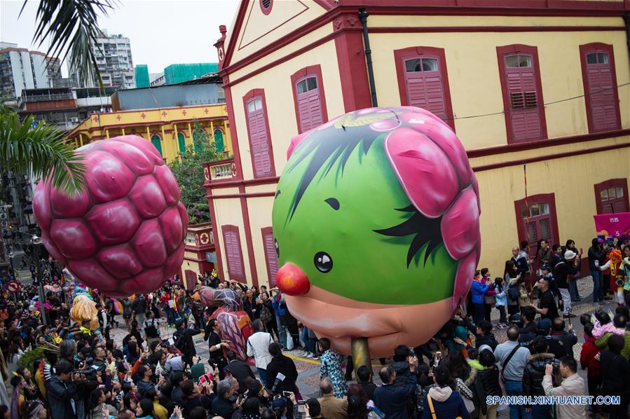 Macao lleva a cabo desfile para conmemorar 16° aniversario de regreso a patria