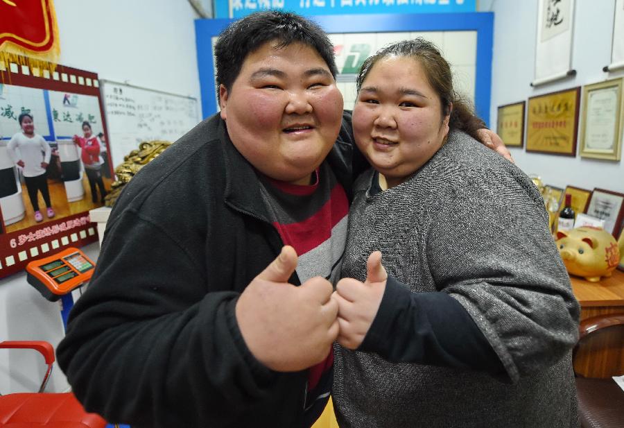 Pareja de chinos con obesidad trata de perder 90 kilos para tener un bebé sano