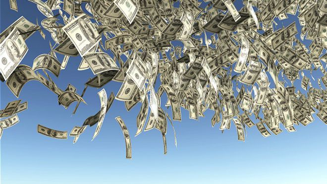 Un premio Nobel de Economía propuso que los gobiernos "arrojen dinero desde helicópteros"
