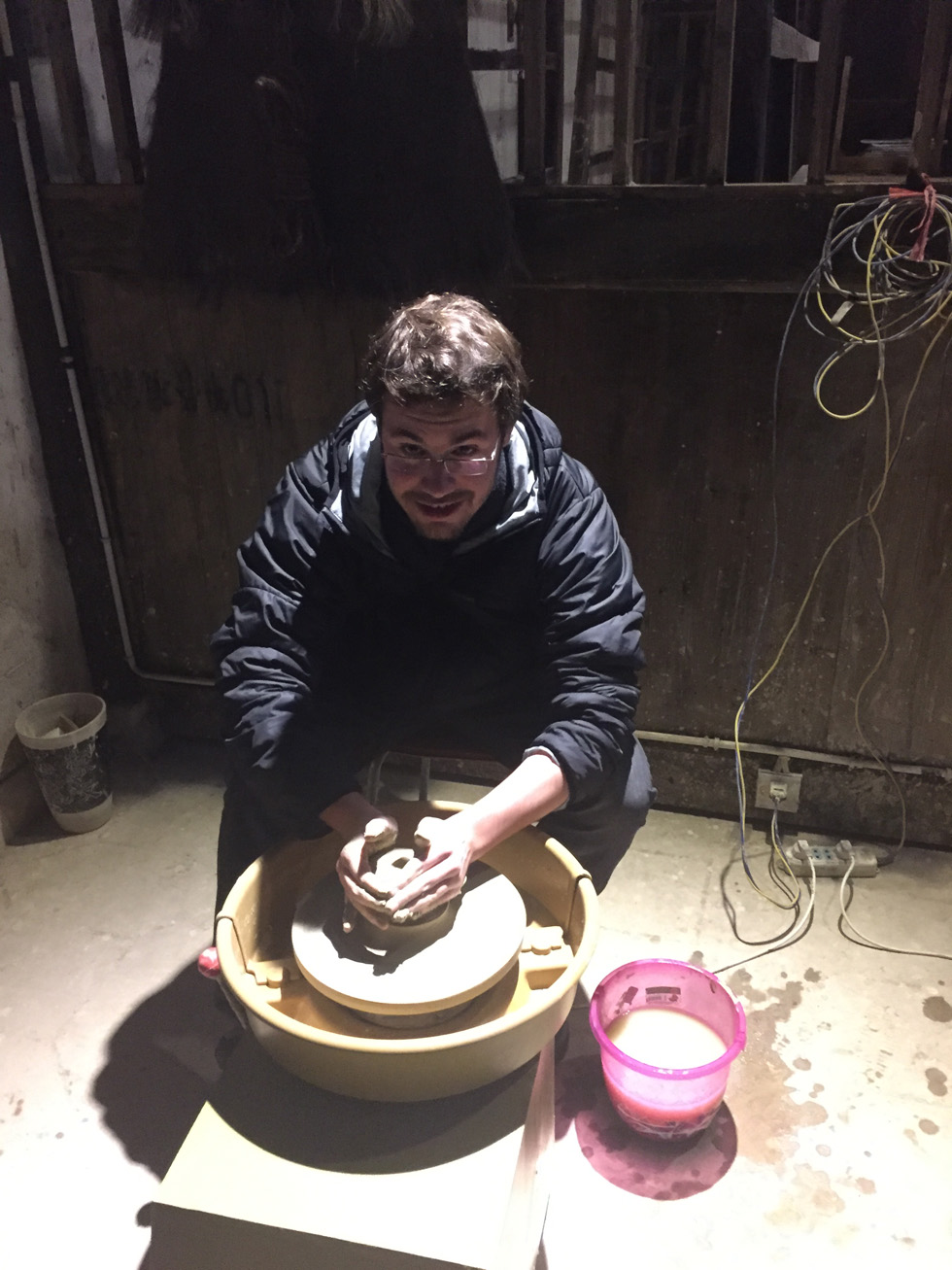 Periodistas extranjeros visitan los hornos de porcelana de Jizhou
