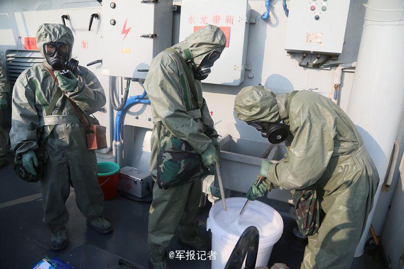 Simulacro de protección biológica-química nuclear en buques de guerra 3
