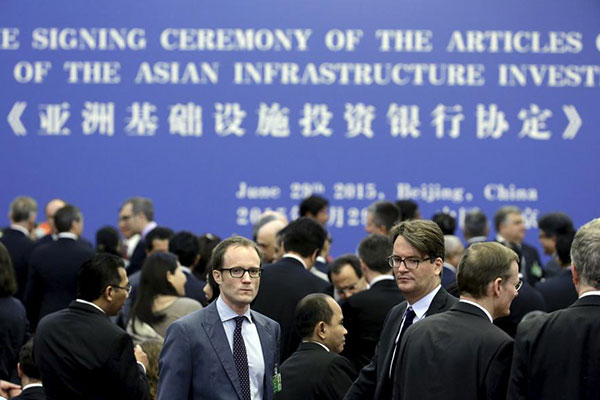 Delegados de 57 países miembros asisten a la firma de los contratos de enrolamiento del Banco Asiático de Inversión en Infraestructura (BAII) en Beijing, 29 de junio de 2015. [Foto: Agencias]