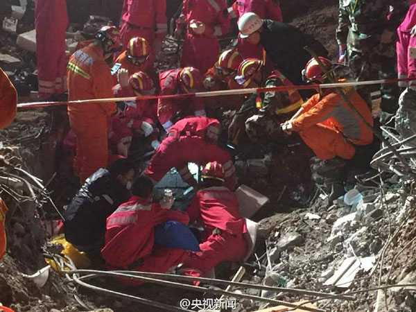 Encuentran al primer superviviente de Shenzhen 67 horas después del deslizamiento