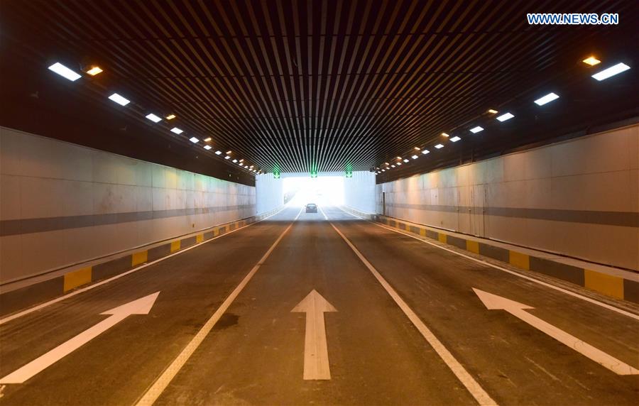 Abre al tráfico el túnel bajo un lago más grande de China