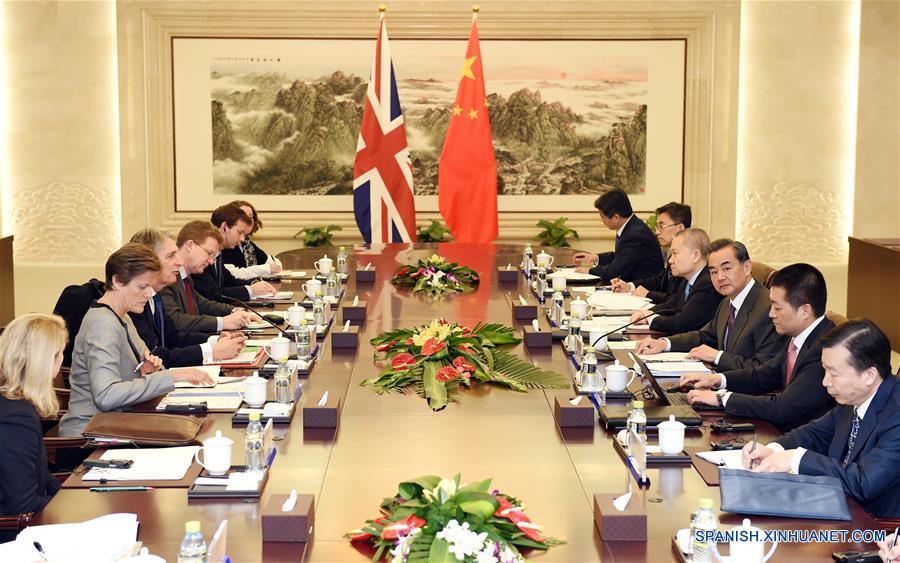 China y Reino Unido prometen cooperar en el BAII y facilitar visas