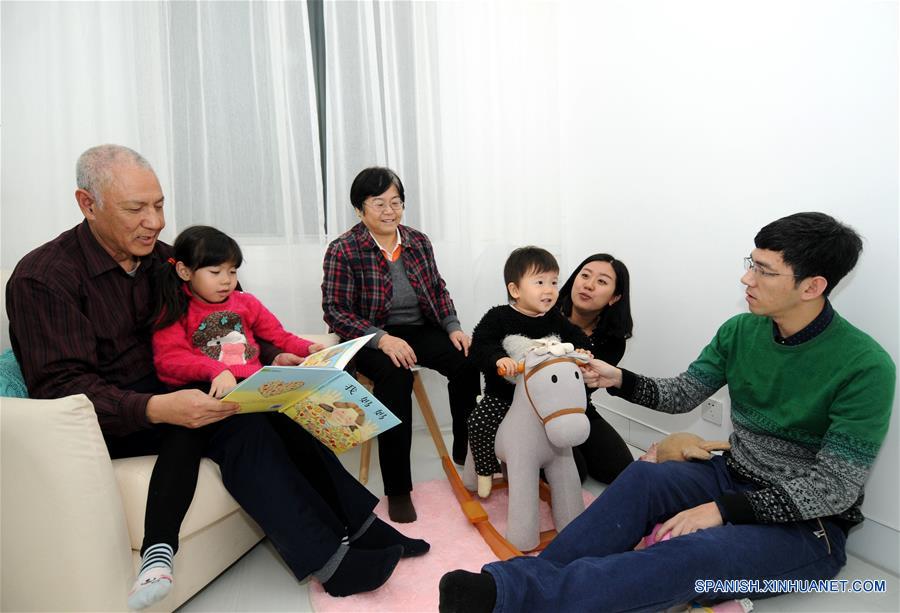 A partir del 1 de enero, todas las parejas chinas están autorizadas a tener dos hijos, después de que la legislatura nacional enmendara su política de planificación familiar a fines de diciembre.