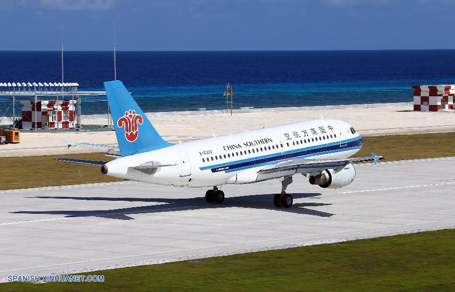 Un avión civil aterrizó en el aeródromo ubicado en Yongshu Jiao, en las islas de Nansha. (Xinhua/Cha Chunming)