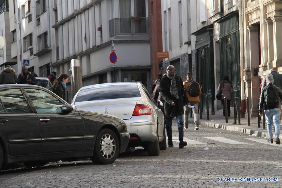 Policía mata a hombre afuera de estación de policía en París