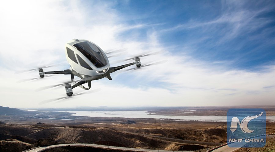Empresa de vehículos aéreos no tripulados de China Ehang dio a conocer el primer dron del mundo que es capaz de llevar una persona en el CES celebrado en Las Vegas.(Xinhua/Lin Xiaochun) 