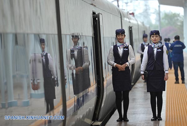 China incrementa servicios de trenes de pasajeros