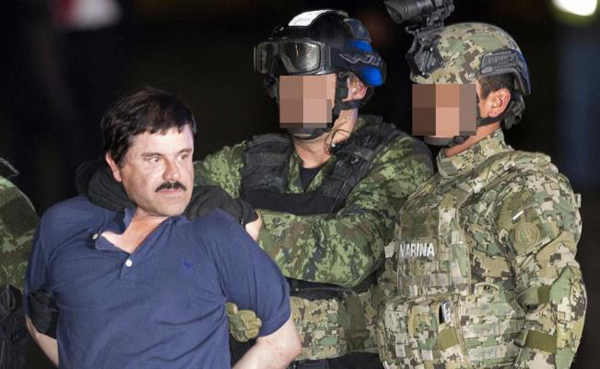 El “Chapo” Guzmán pasará al menos un año más en México