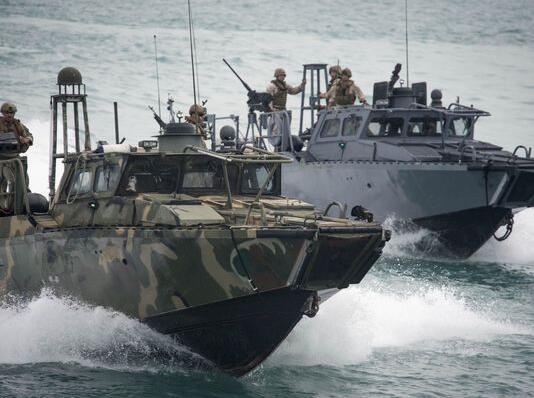 Irán detiene en el Golfo dos embarcaciones de EEUU con 10 tripulantes: Fars