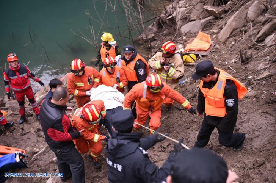 Cinco desaparecidos tras accidente vial en este de China