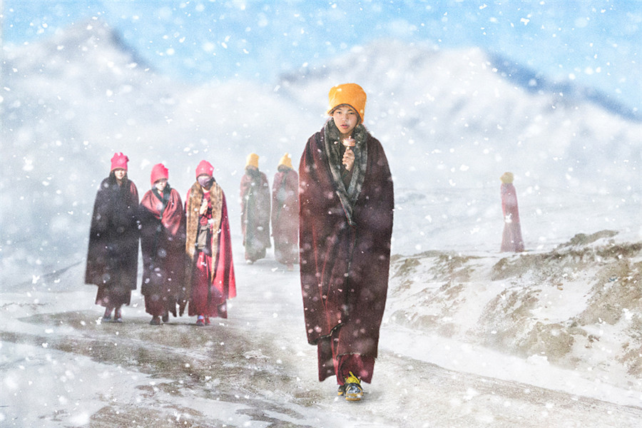 Imágenes de devotos del budismo tibetano en invierno