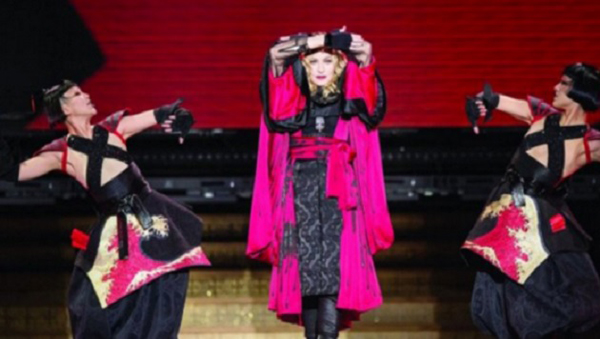 Madonna actúa ebria en un concierto