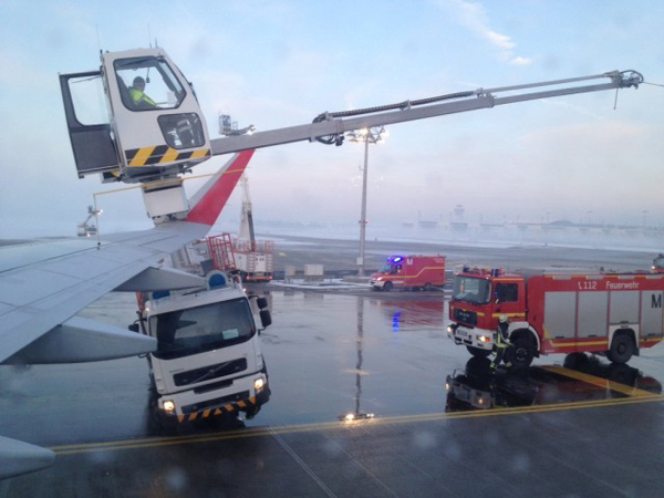 Un avión de Iberia choca contra dos camiones en el aeropuerto de Múnich