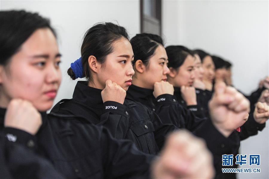 Mujeres policías en extremo norte de China