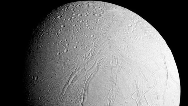 Nuevo hallazgo en una luna de Saturno inquieta a la ciencia