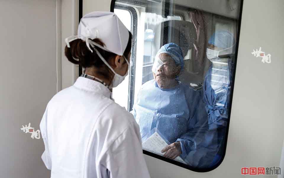 Una paciente entra en la sala de operaciones. (Foto / news.china.com.cn)