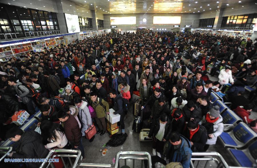 Trenes de alta velocidad asumen presión de viajes por festividad en China