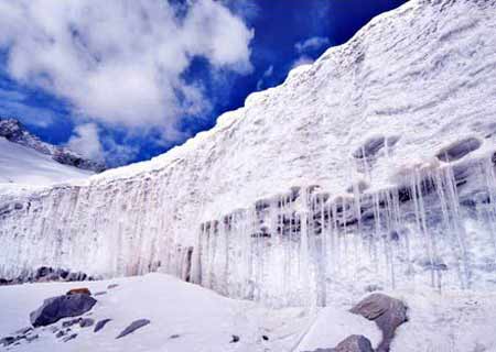 Prohibirán turismo en glaciares de región autónoma Xinjiang de China