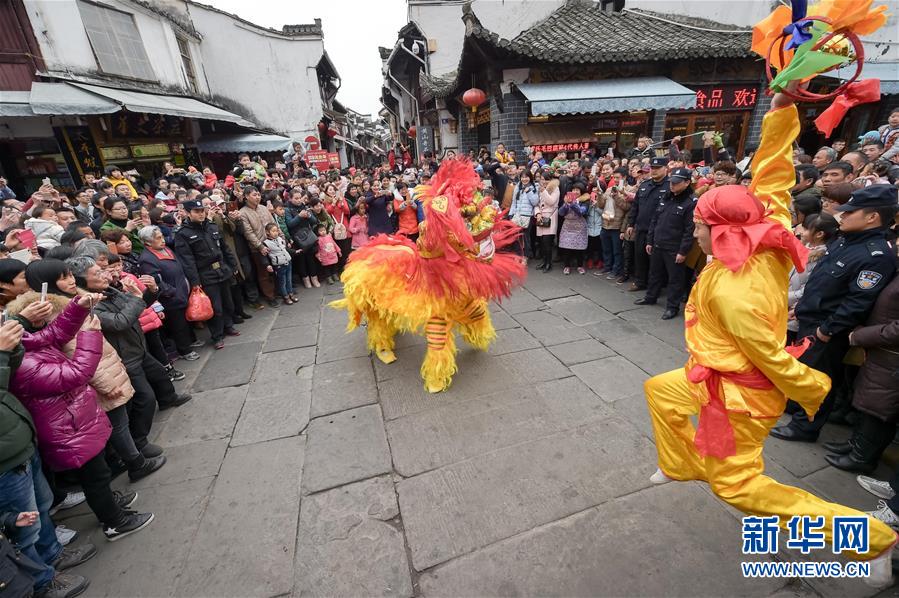 Los chinos celebran la Fiesta de los Faroles. (Xinhua/Peng Zhaozhi)