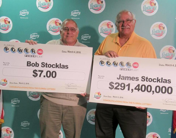 Dos hermanos se ganan lotería el mismo día