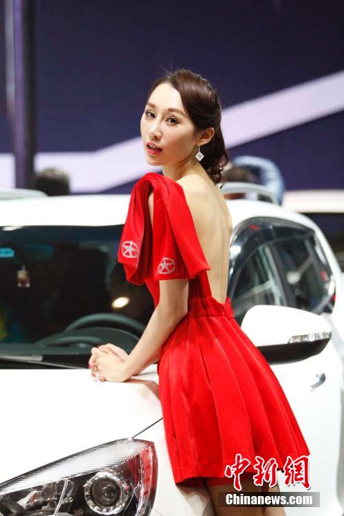 El Salón Internacional de Automóvil en Xinjiang comenzó en el Centro Internacional de Exposición de Urumqi el 15 de marzo. 