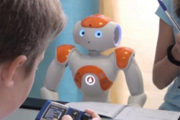Presenta ALIZ-E, el robot solidario con niños diabéticos
