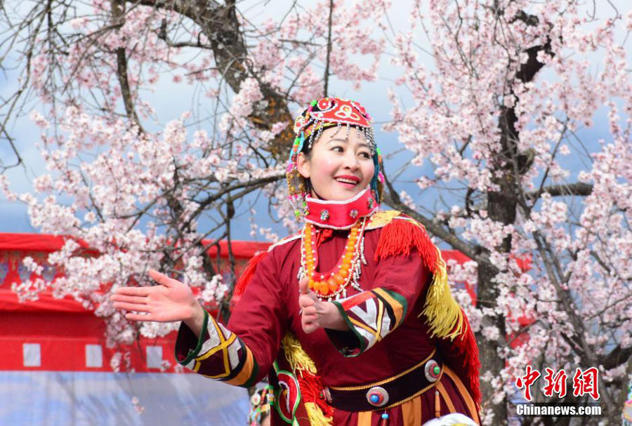 Hadas de la flor de durazno debutan como embajadoras del turismo en Tíbet